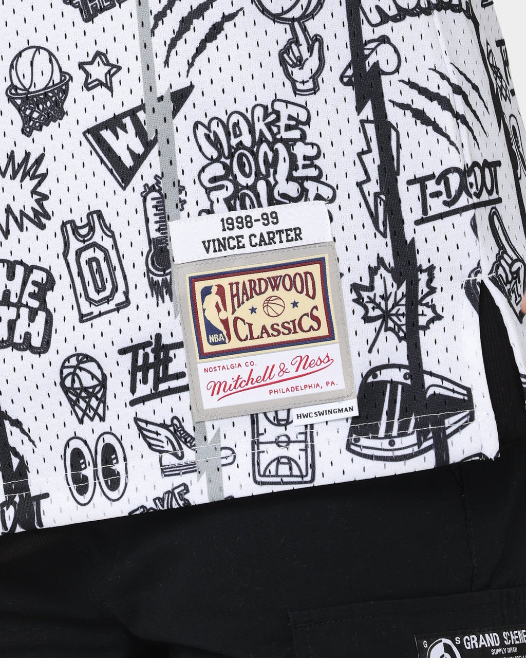 Mitchell & Ness Toronto Raptors Vince Carter #15 1998-1999 Doodle Swingman Jersey White