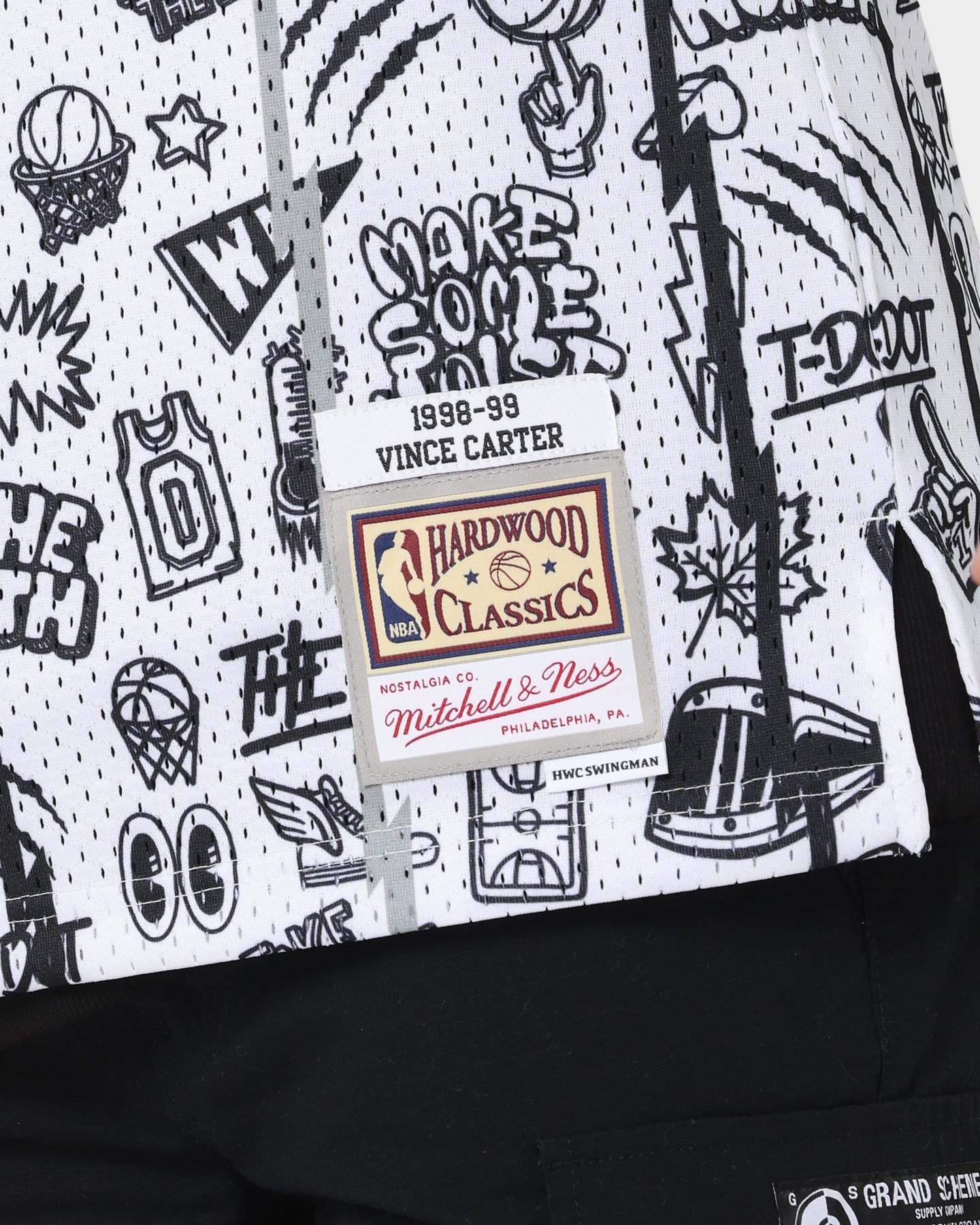 Mitchell & Ness Toronto Raptors Vince Carter #15 1998-1999 Doodle Swingman Jersey White
