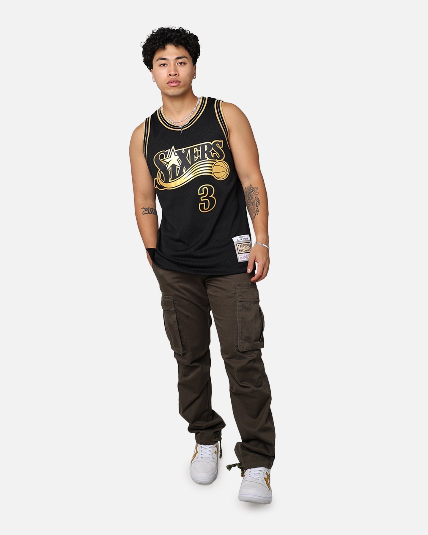 Mitchell & Ness Philadelphia 76ers Allen Iverson '00-01 Swingman Jersey Black/Gold