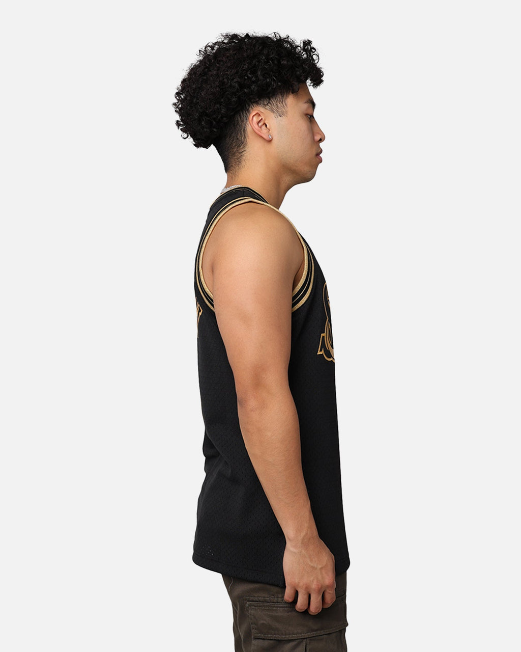 Mitchell & Ness Philadelphia 76ers Allen Iverson '00-01 Swingman Jersey Black/Gold