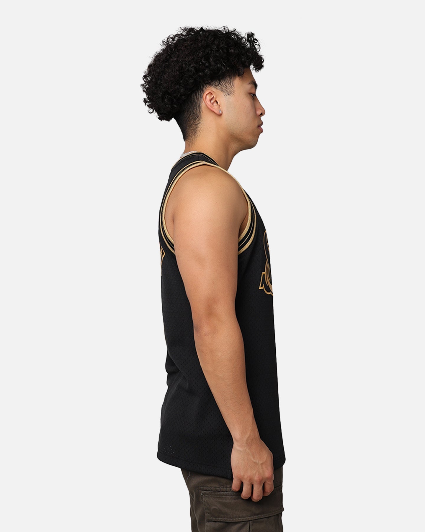 Mitchell & Ness Philadelphia 76ers Allen Iverson '00-01 Swingman Jersey Black/Gold