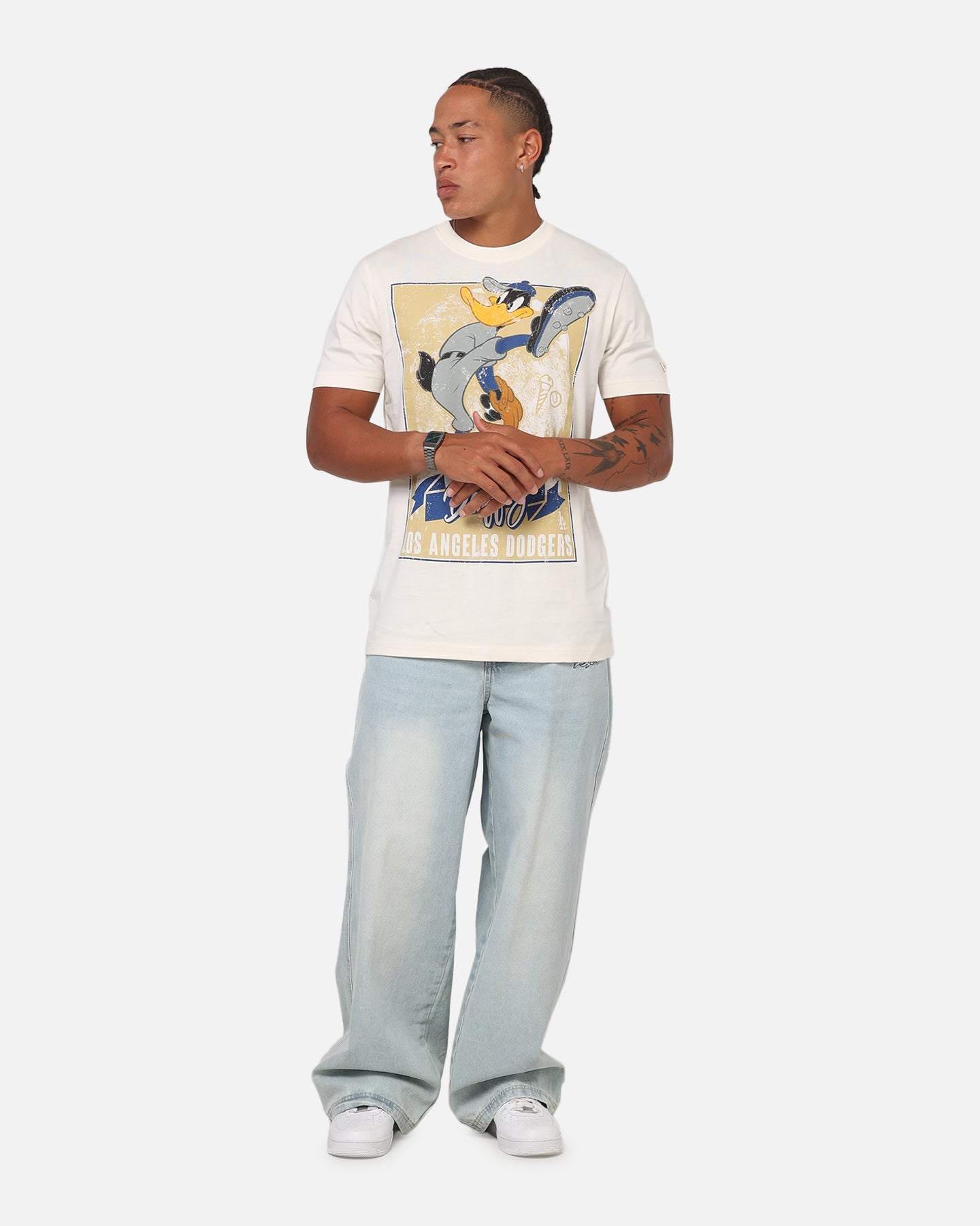 New Era Los Angeles Dodgers 'Looney Tunes' Daffy Duck T-Shirt Light Beige